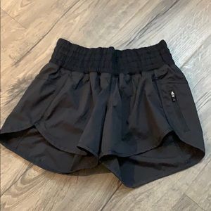 Lululemon Tracker Shorts — Black